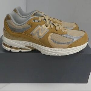 New Balance Men's Beige and Gray Sneakers